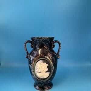 Vintage Price Products Bell-Mar Black Marbled Cameo Medallion Two-Handle Vase